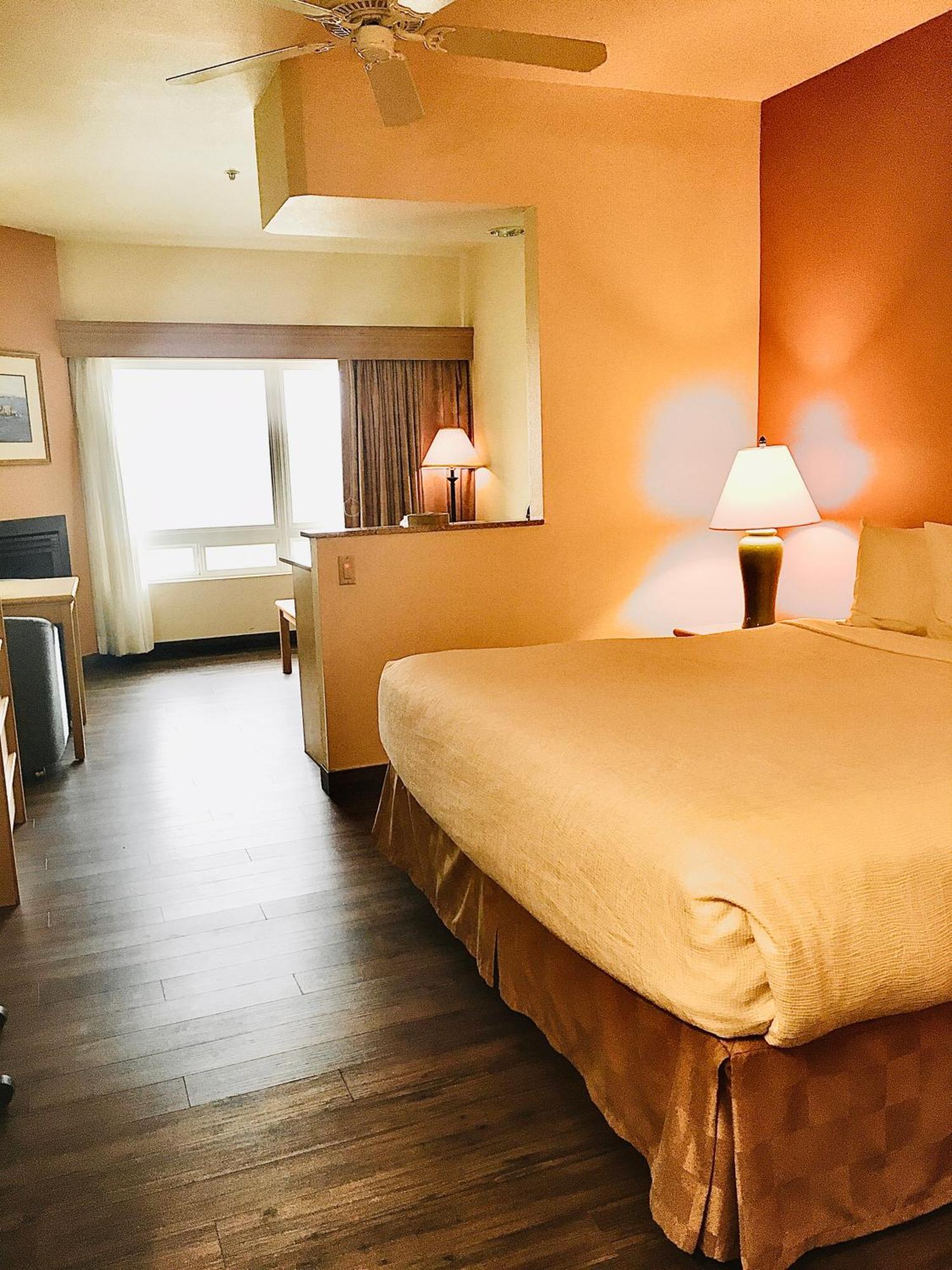 Lighthouse Suites Inn Ошен Шорс Экстерьер фото